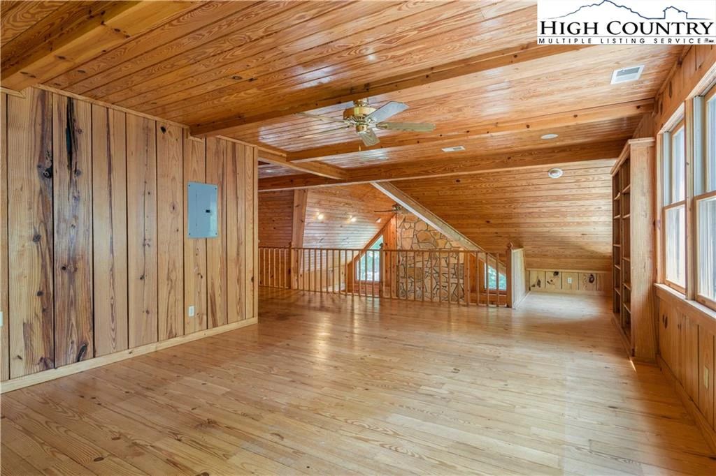 Image number 2 for the current listing