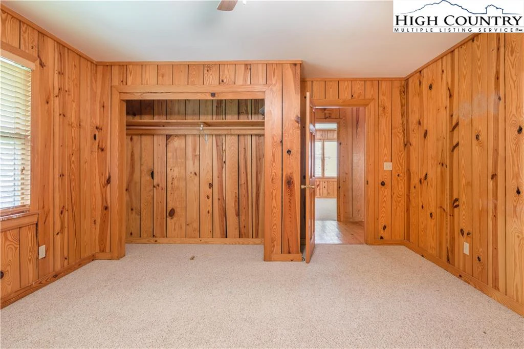 Image number 13 for the current listing