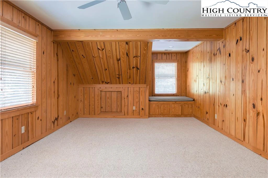 Image number 11 for the current listing