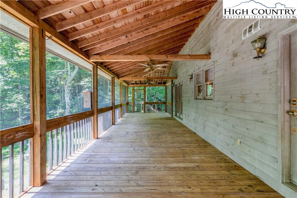Image number 19 for the current listing