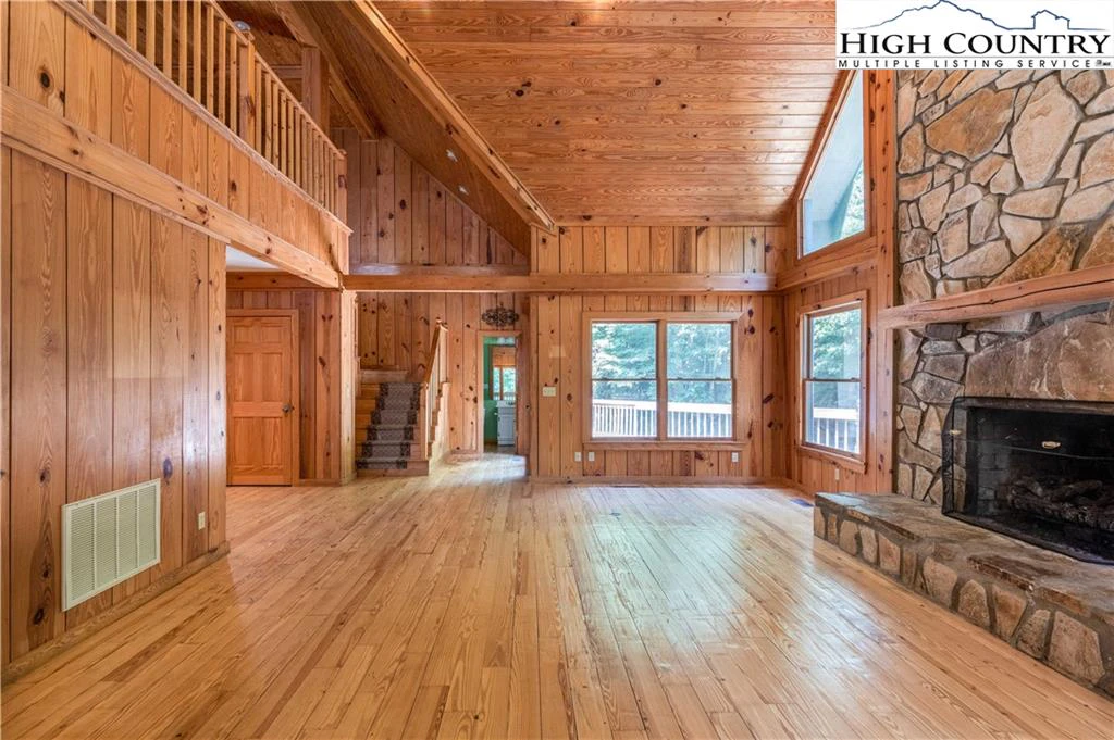 Image number 18 for the current listing