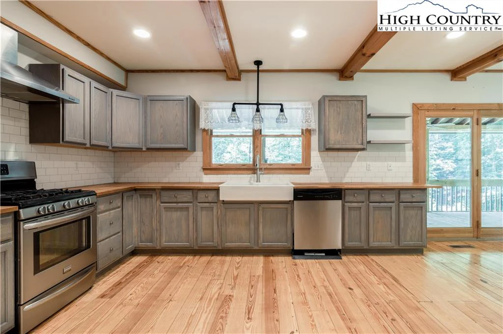 Image number 16 for the current listing
