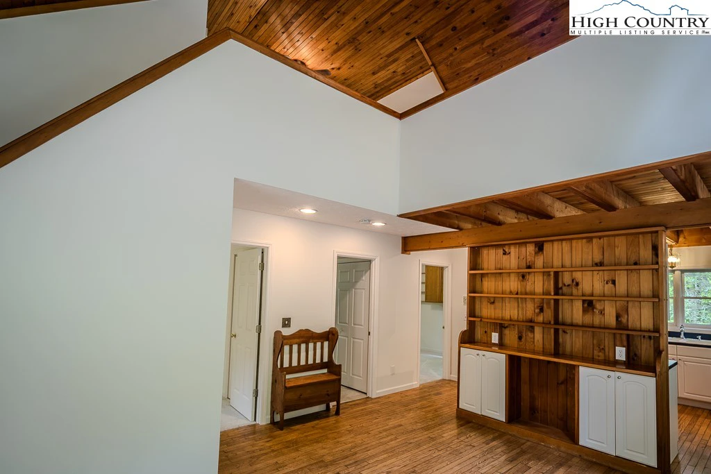 Image number 7 for the current listing