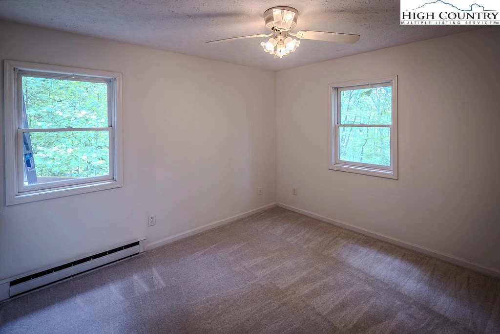 Image number 3 for the current listing