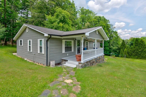 Image number 1 for the current listing