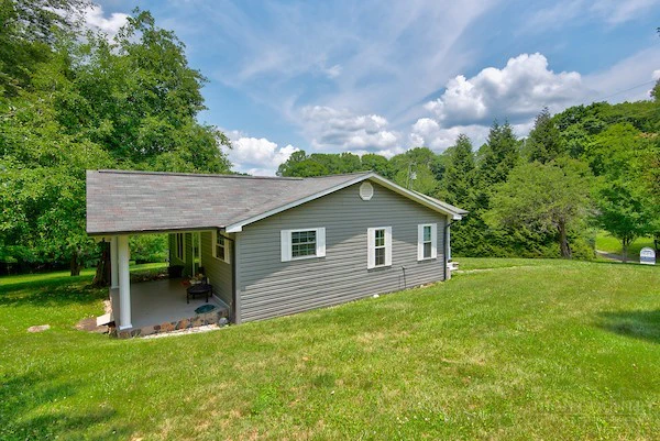 Image number 4 for the current listing