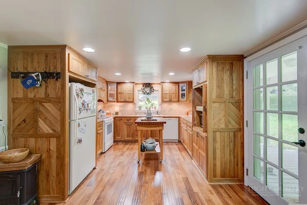 Image number 11 for the current listing