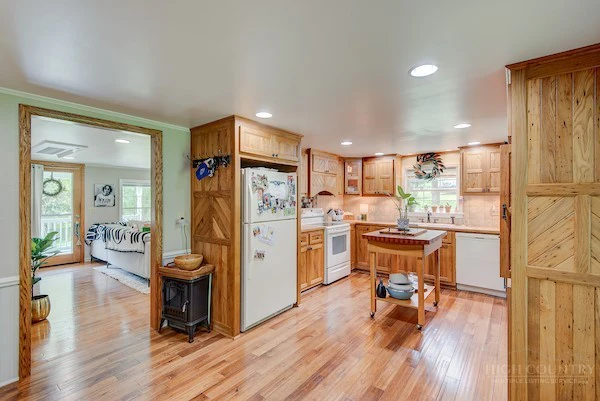 Image number 12 for the current listing