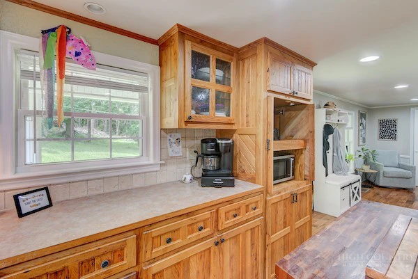 Image number 14 for the current listing