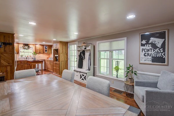 Image number 17 for the current listing
