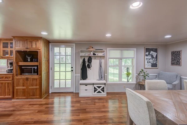 Image number 18 for the current listing
