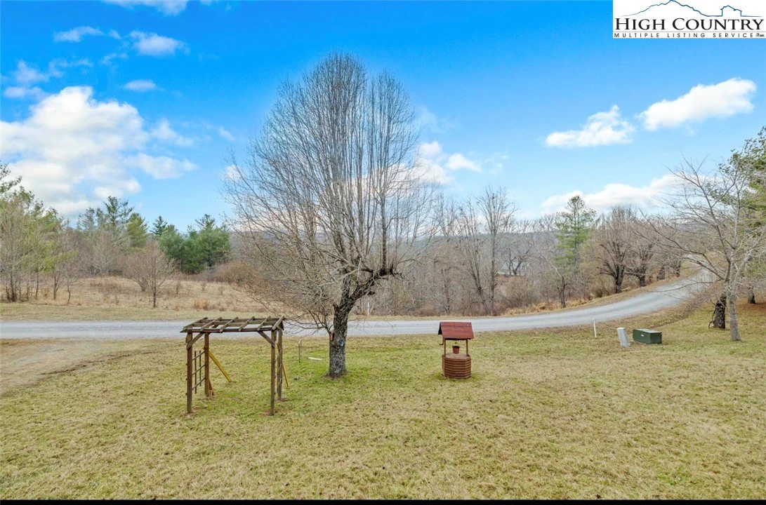 Image number 31 for the current listing