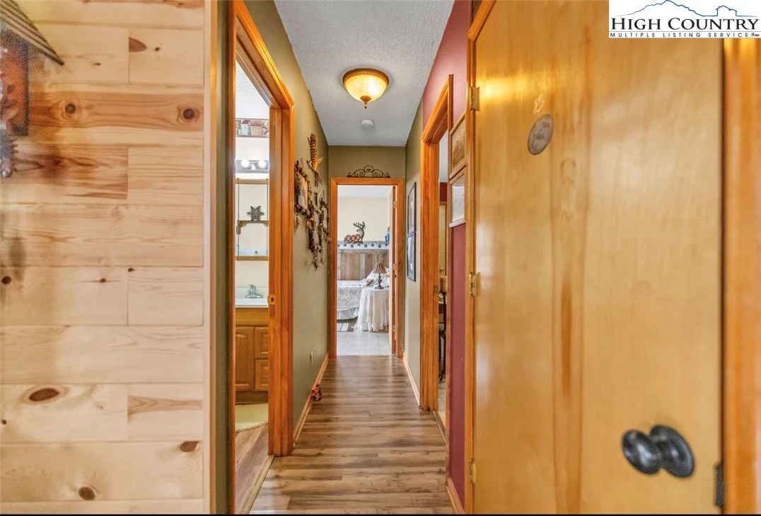 Image number 5 for the current listing