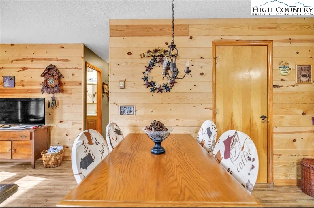 Image number 3 for the current listing