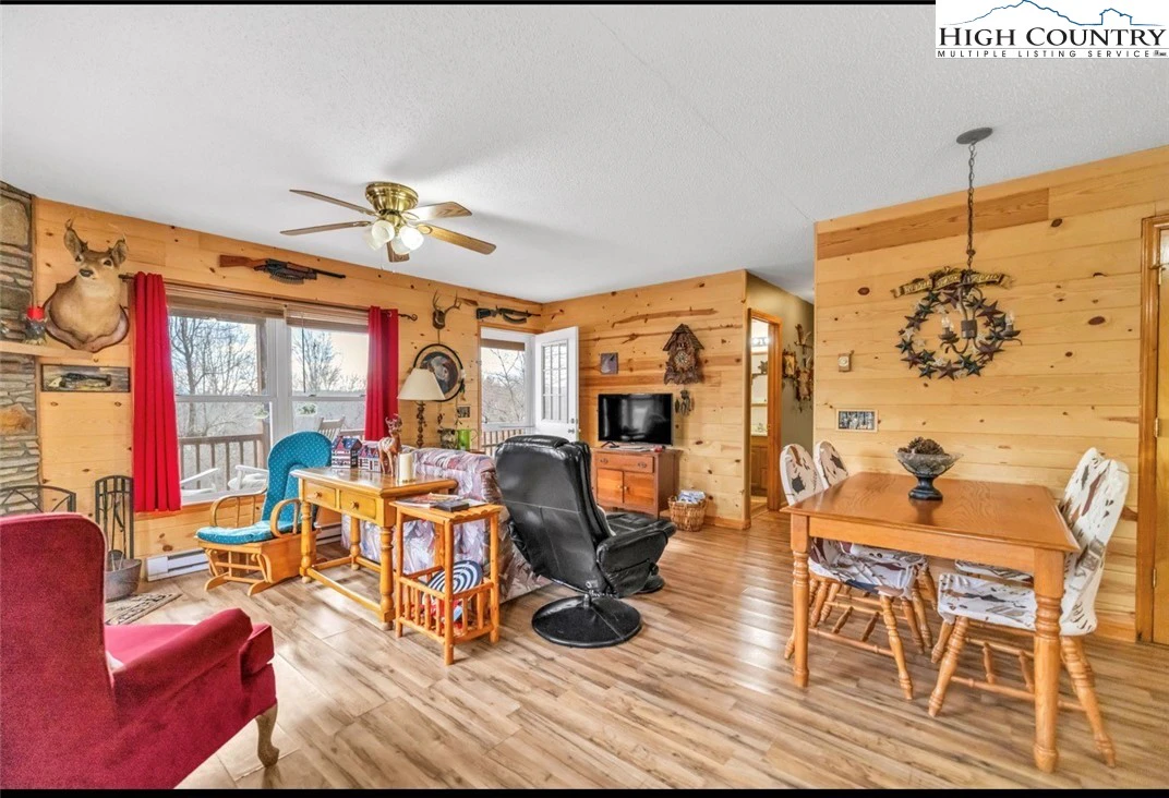 Image number 4 for the current listing