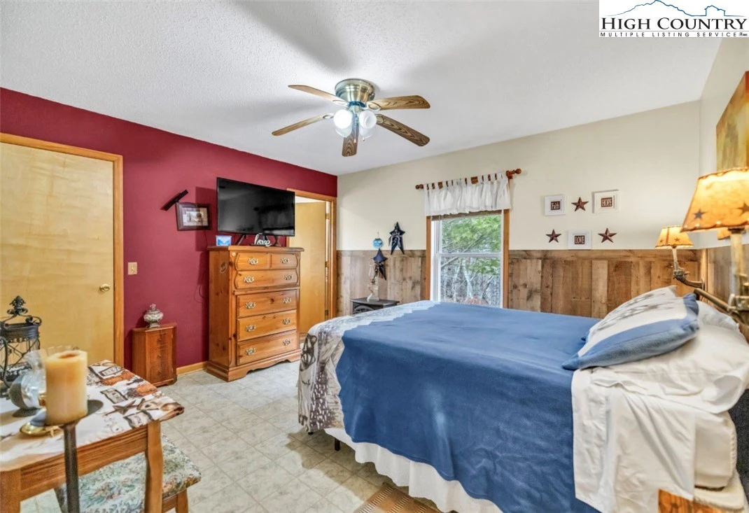 Image number 8 for the current listing