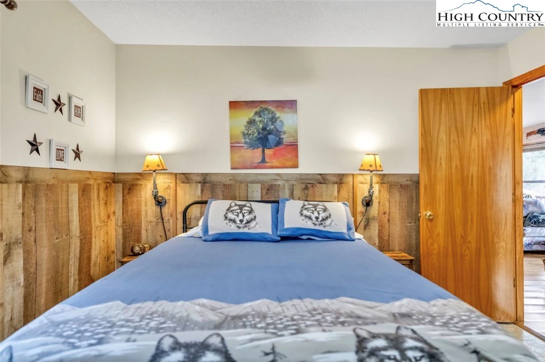 Image number 9 for the current listing