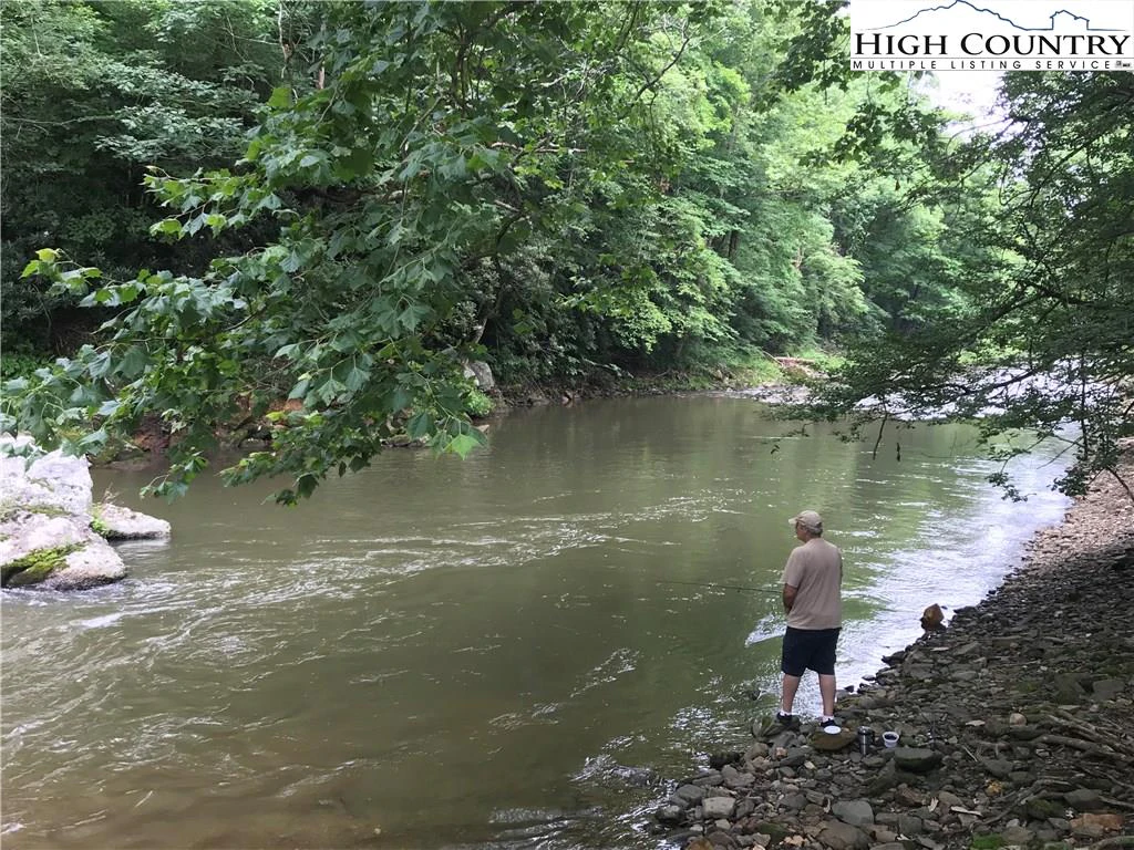Image number 1 for the current listing