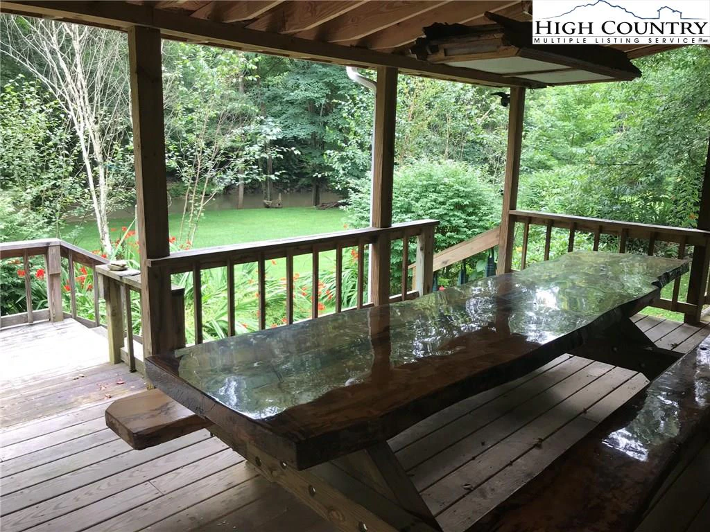 Image number 13 for the current listing