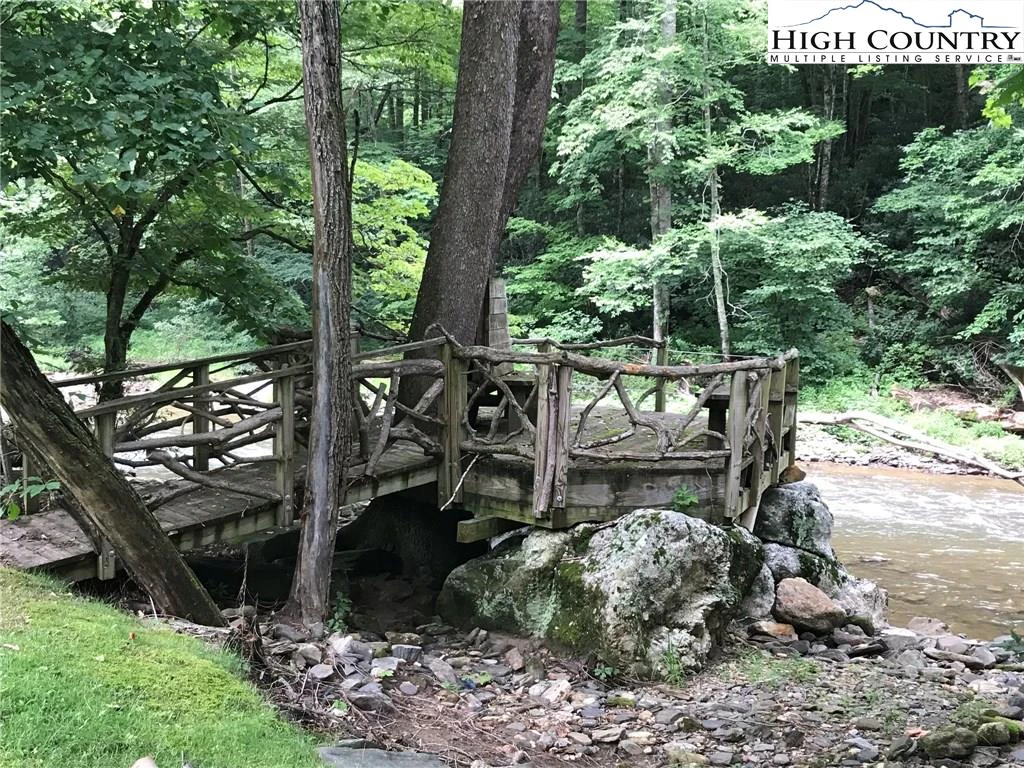 Image number 5 for the current listing