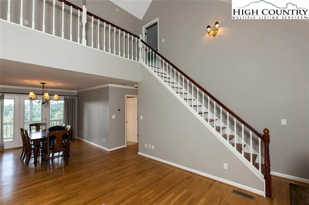 Image number 3 for the current listing