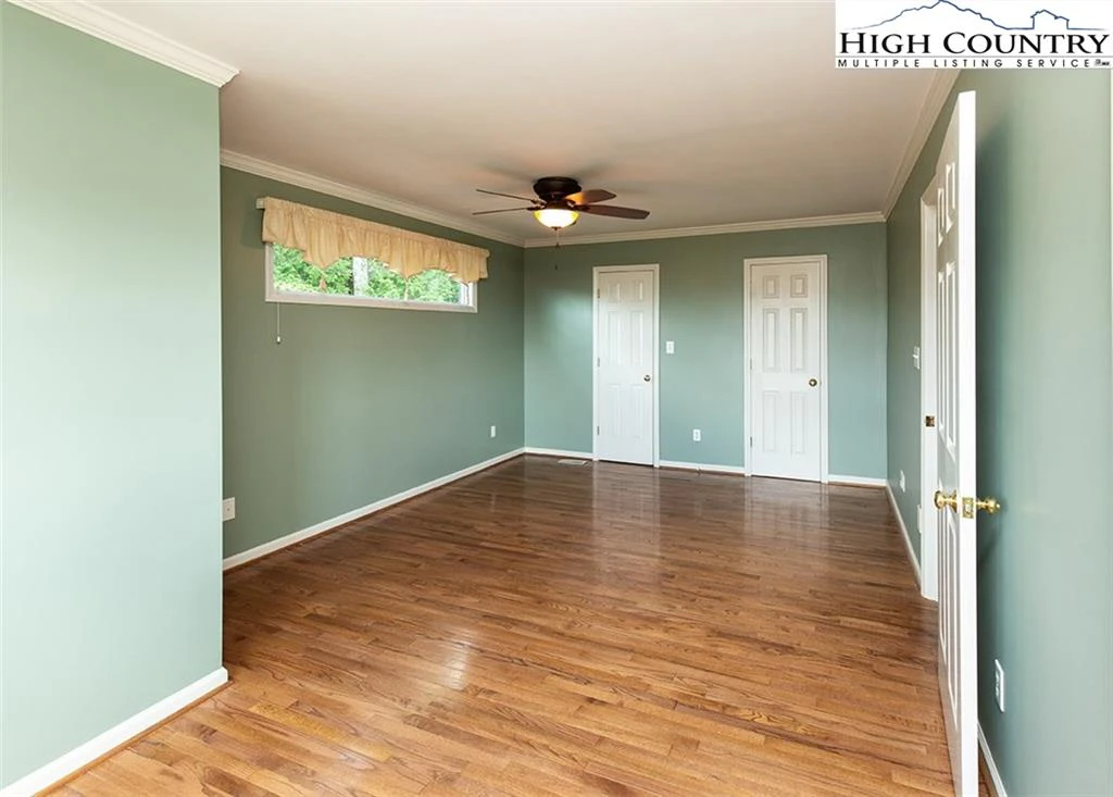 Image number 5 for the current listing