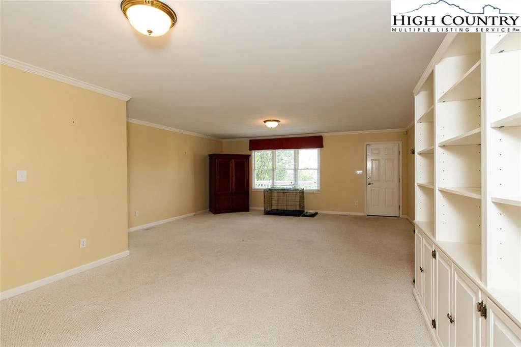 Image number 9 for the current listing