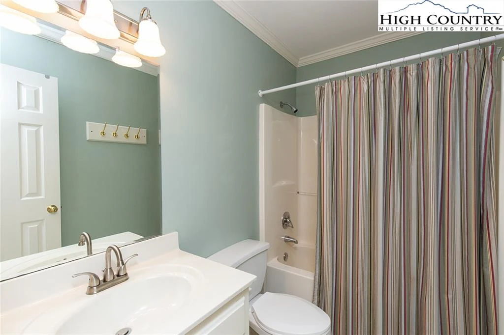 Image number 2 for the current listing