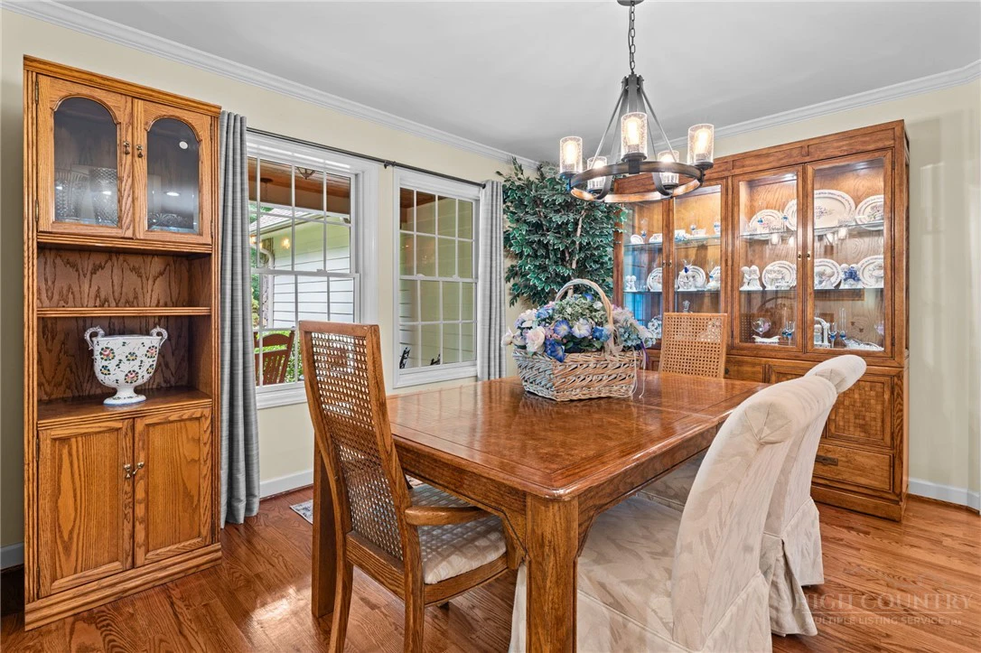 Image number 6 for the current listing