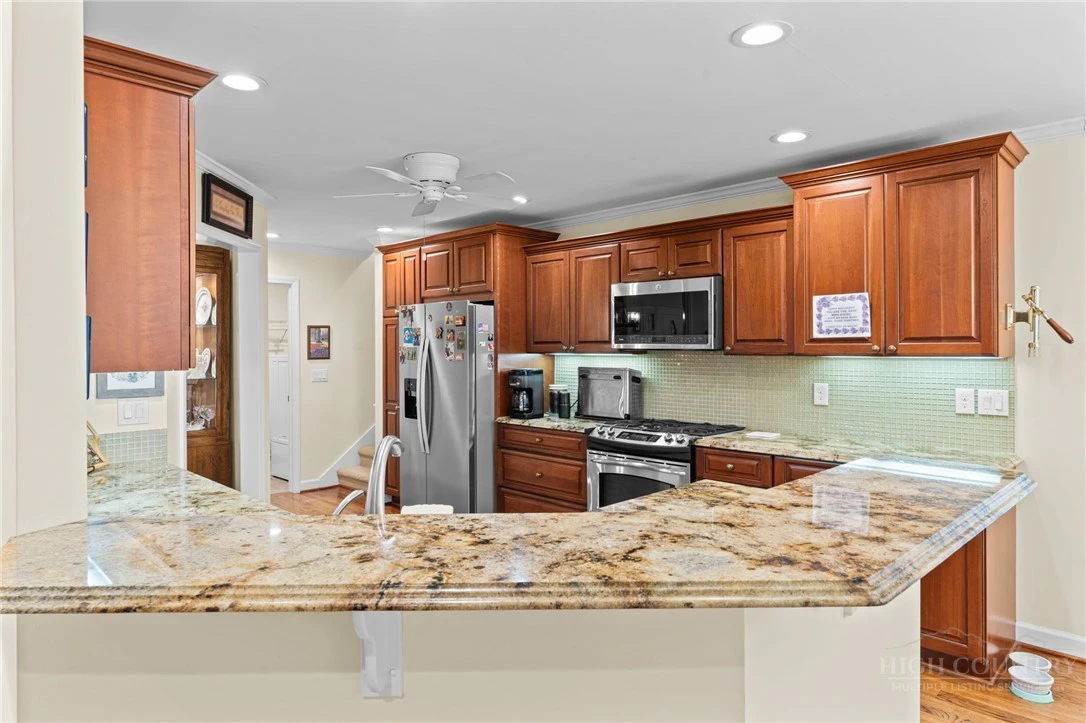 Image number 12 for the current listing