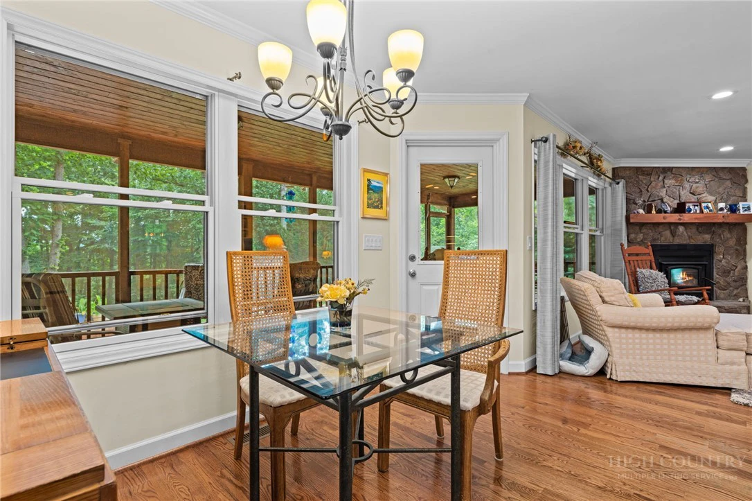 Image number 16 for the current listing