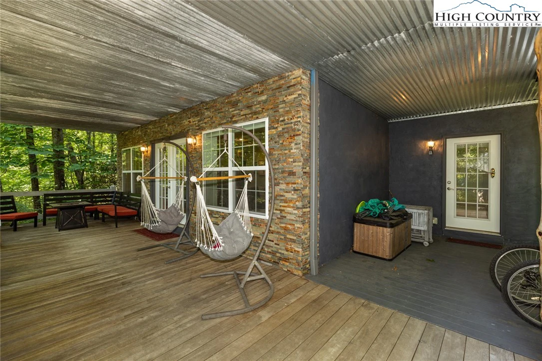 Image number 17 for the current listing