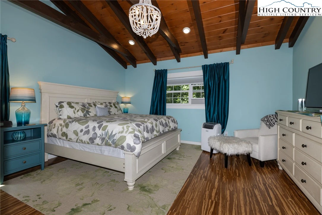 Image number 8 for the current listing