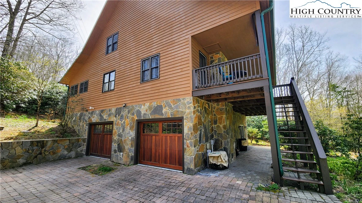 Image number 29 for the current listing