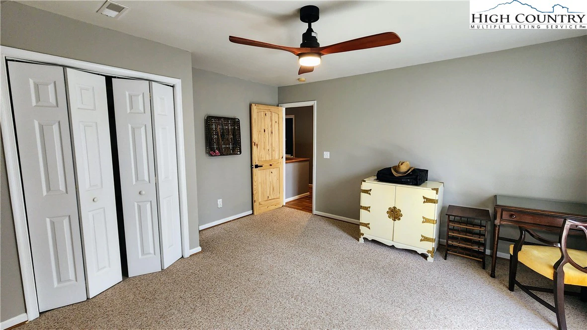 Image number 8 for the current listing