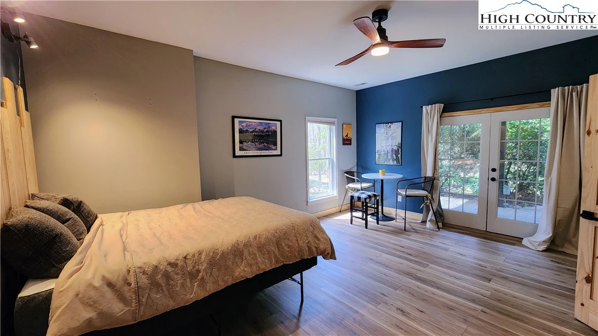 Image number 11 for the current listing