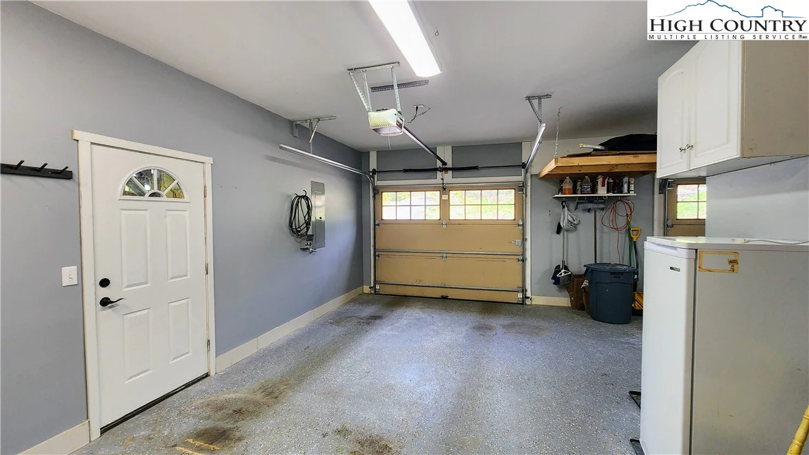 Image number 13 for the current listing