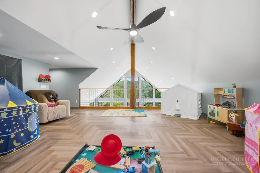 Image number 5 for the current listing