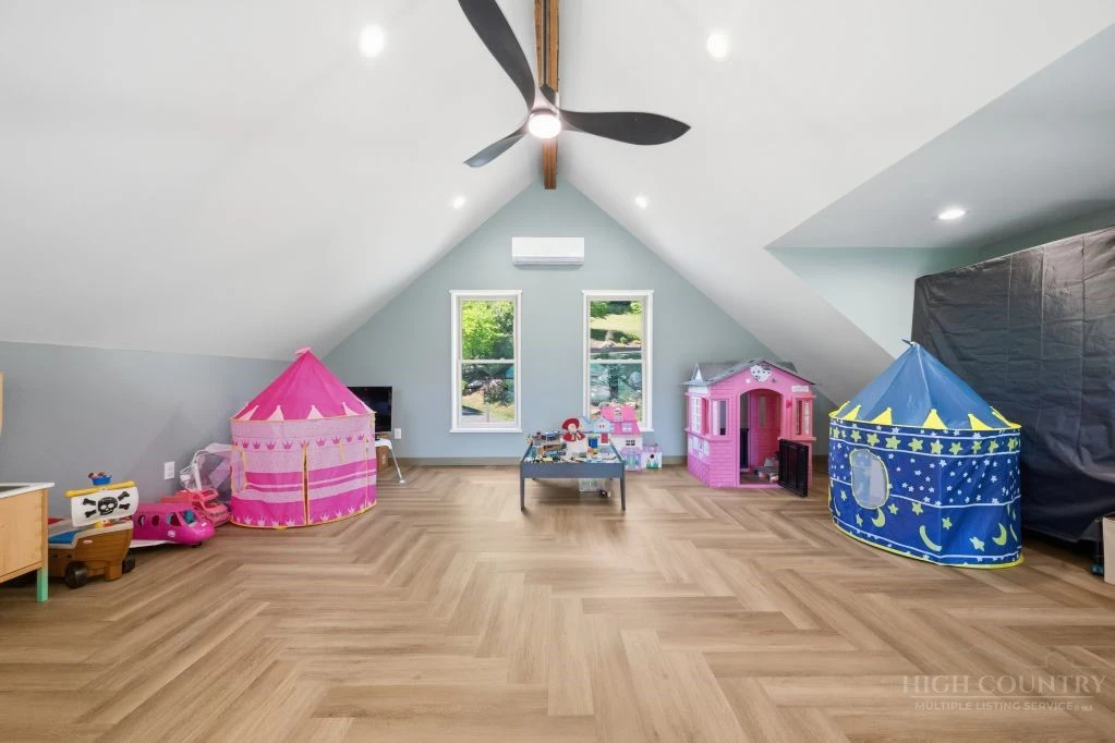 Image number 4 for the current listing