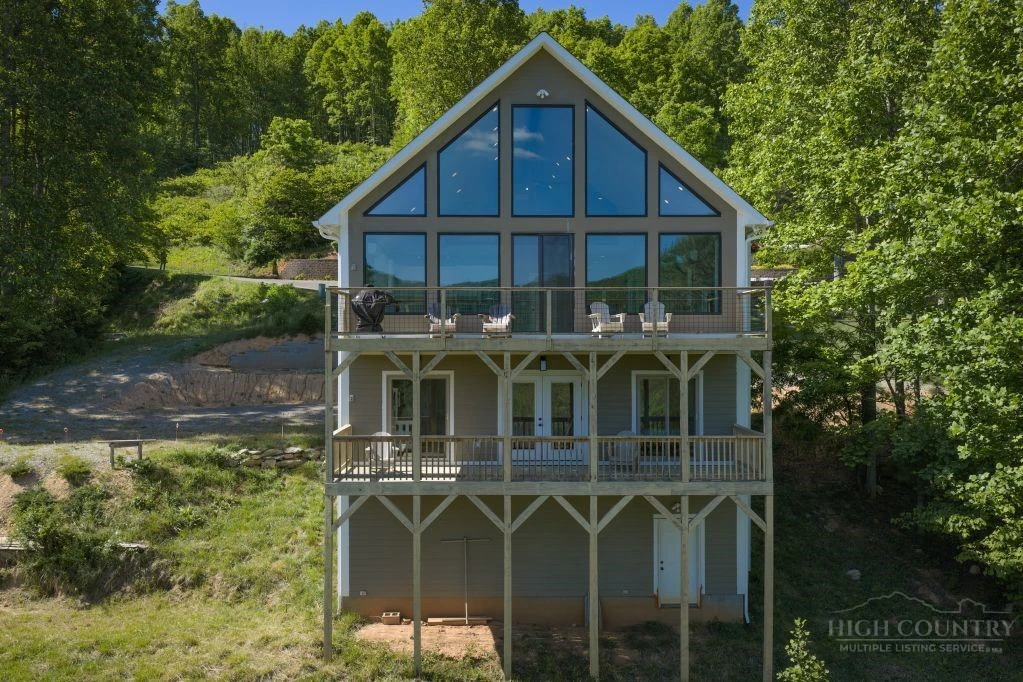 Image number 1 for the current listing