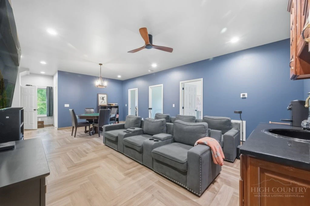 Image number 7 for the current listing