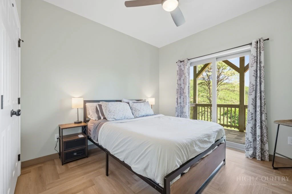 Image number 11 for the current listing