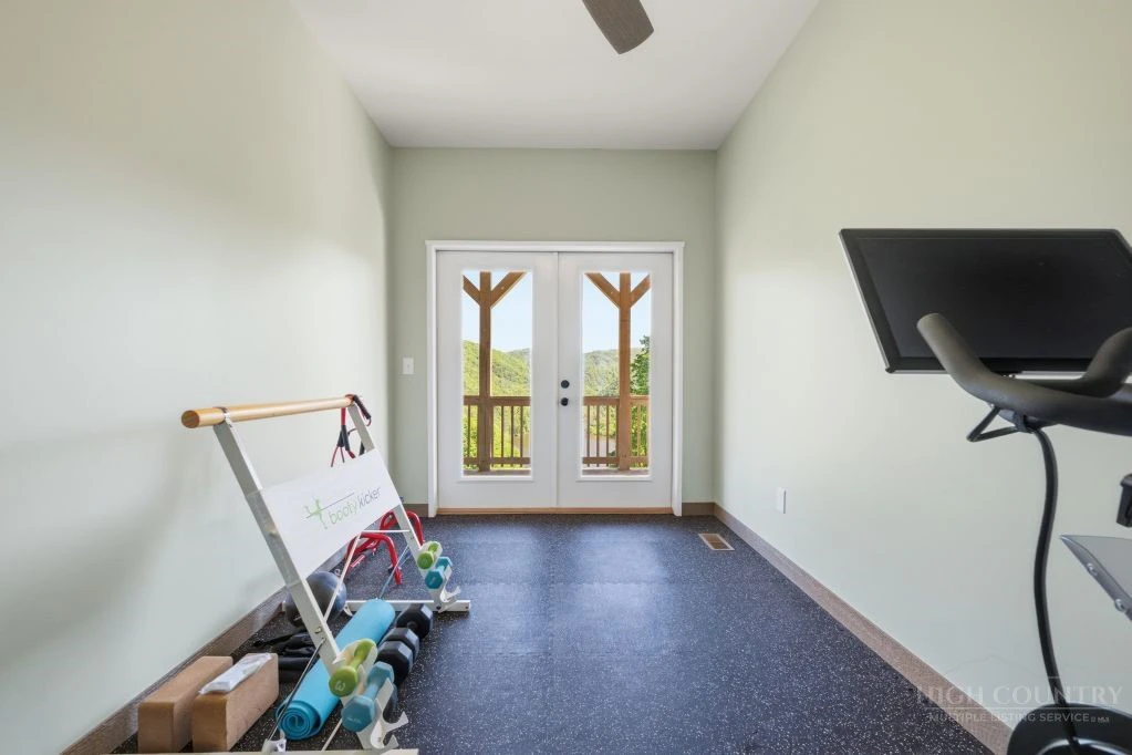 Image number 13 for the current listing