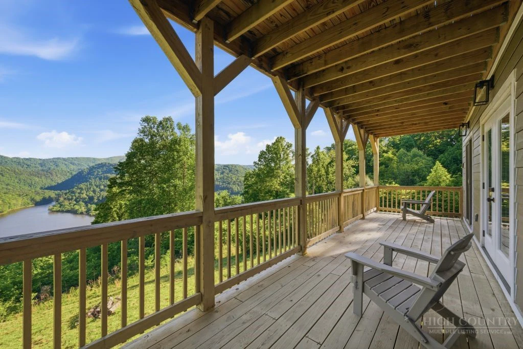 Image number 15 for the current listing