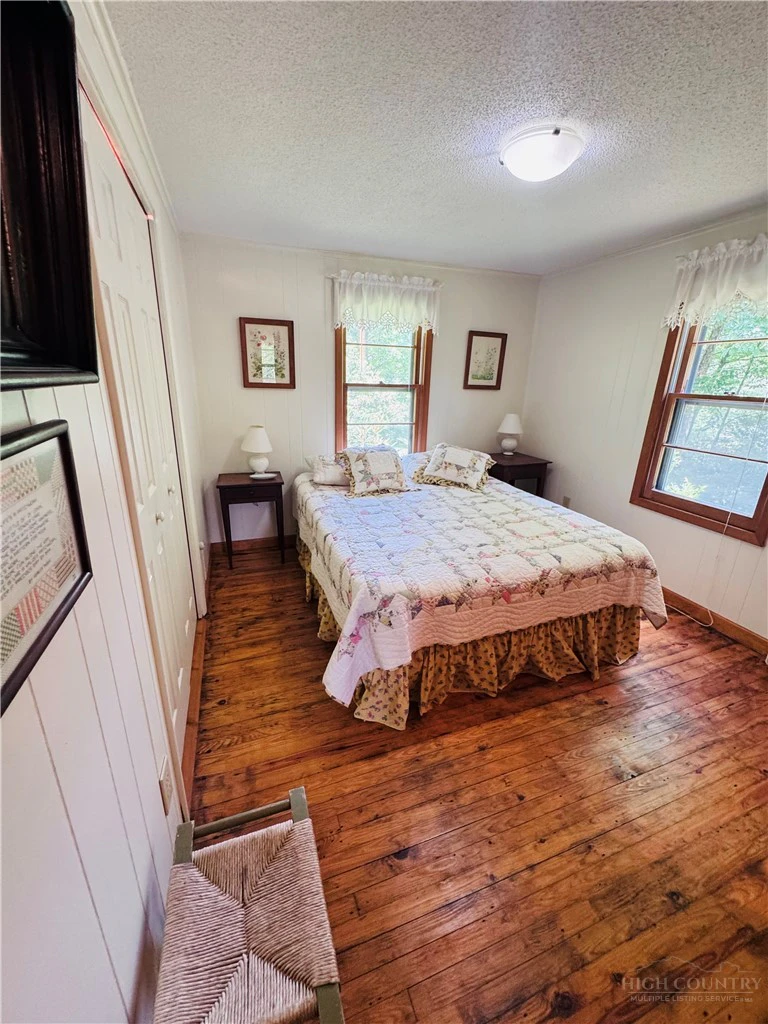 Image number 13 for the current listing