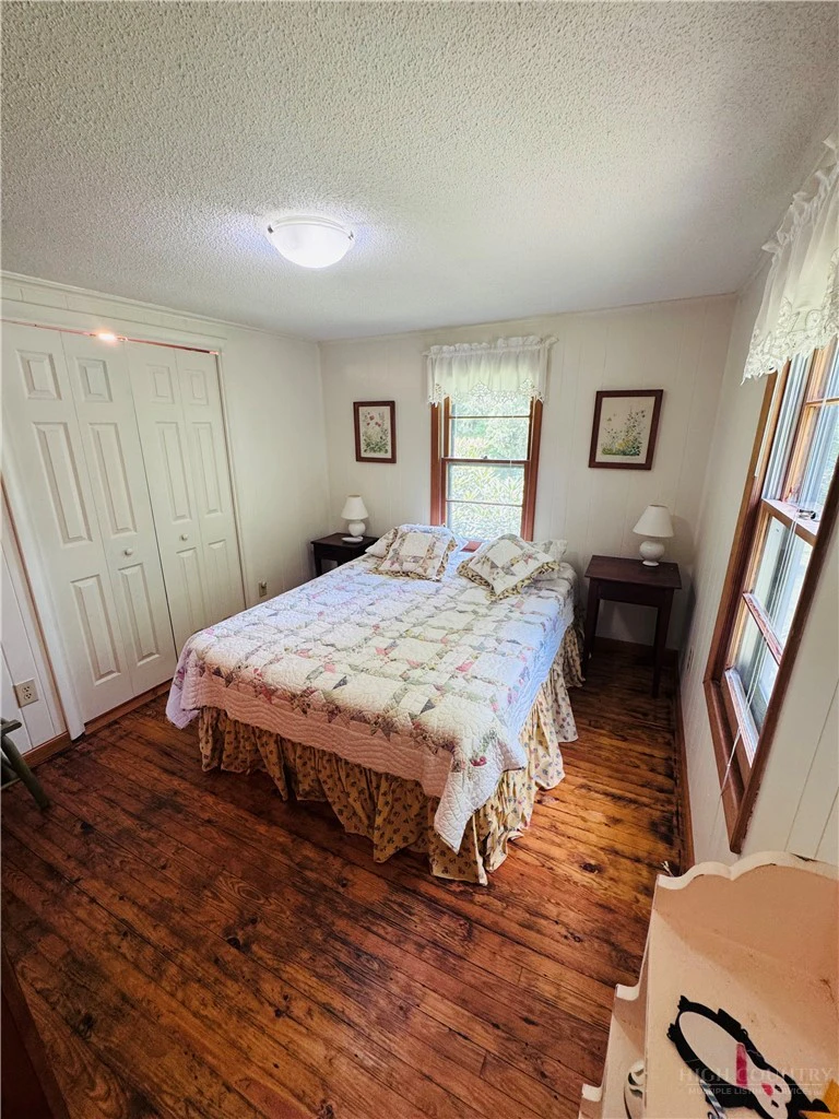 Image number 14 for the current listing