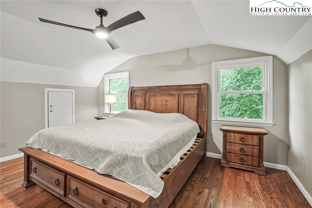 Image number 14 for the current listing