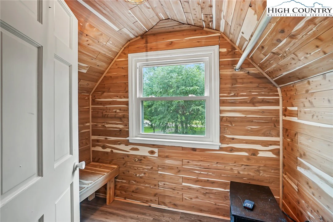Image number 3 for the current listing