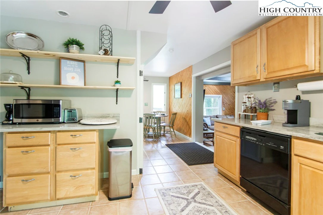 Image number 2 for the current listing