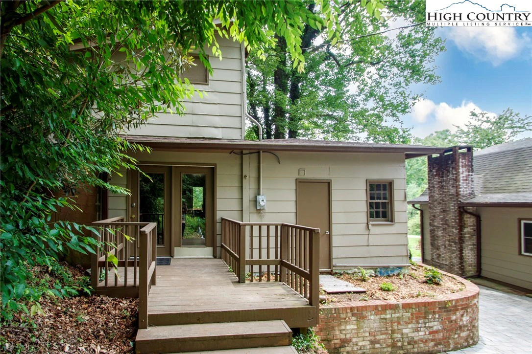 Image number 11 for the current listing